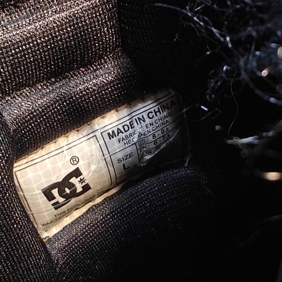 DC SHOES BLACK ND PINK BOOTS! - Picture 3 of 8